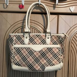 🎈SALE🎈Burberry medium size bag